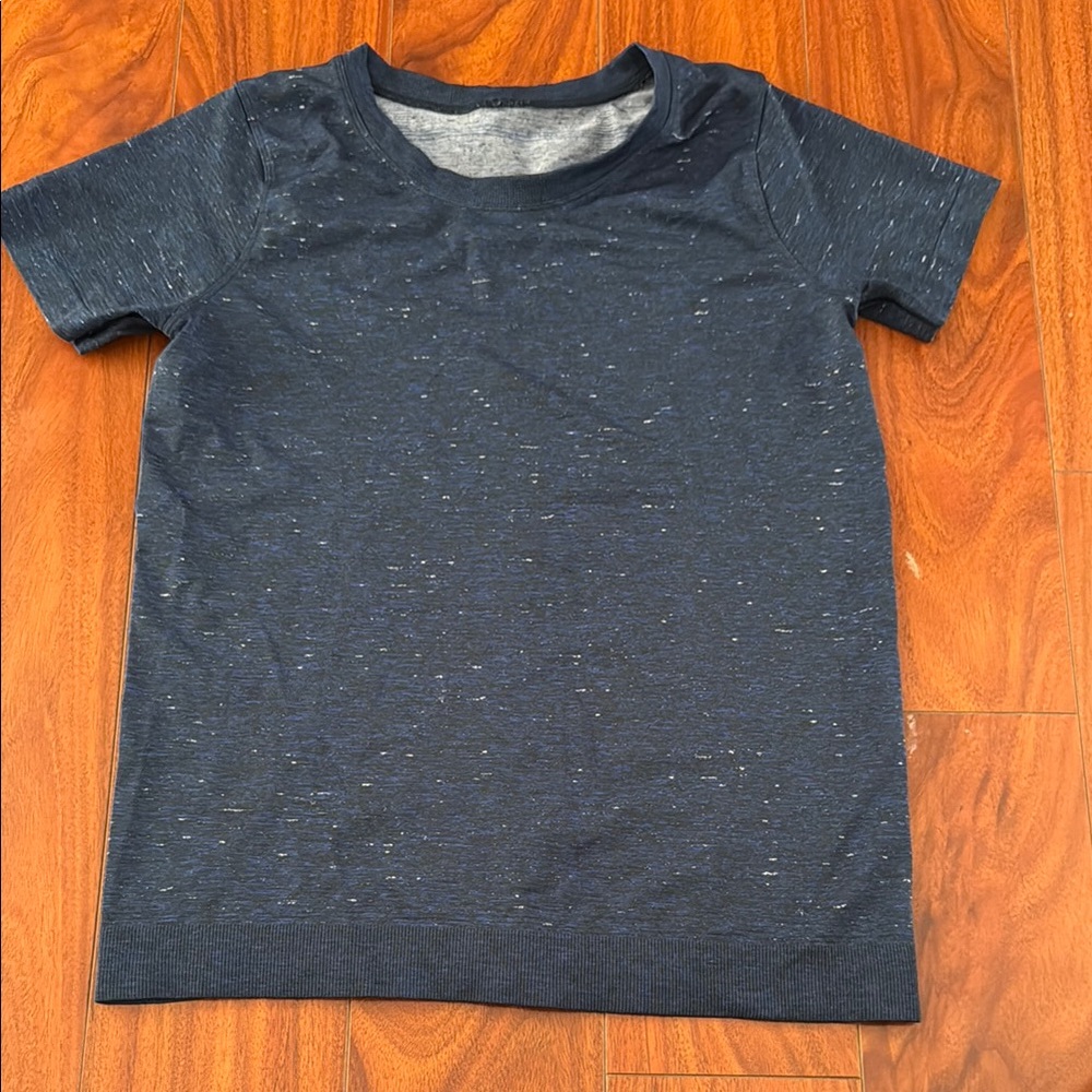 Size 6 lululemon swiftly tech relaxed short sleeve shirt.